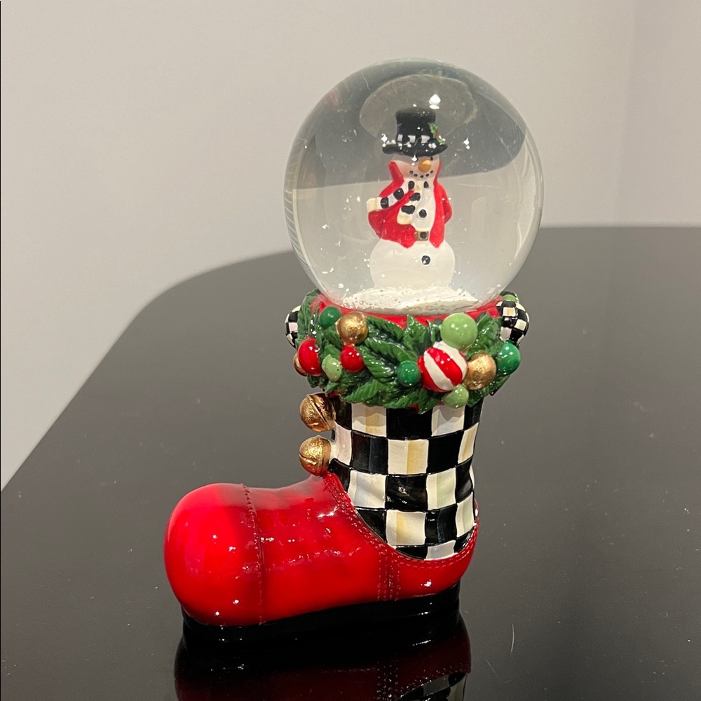 🎉Host Pick🎉MacKenzie-Child’s Jolly Boot Snow Globe